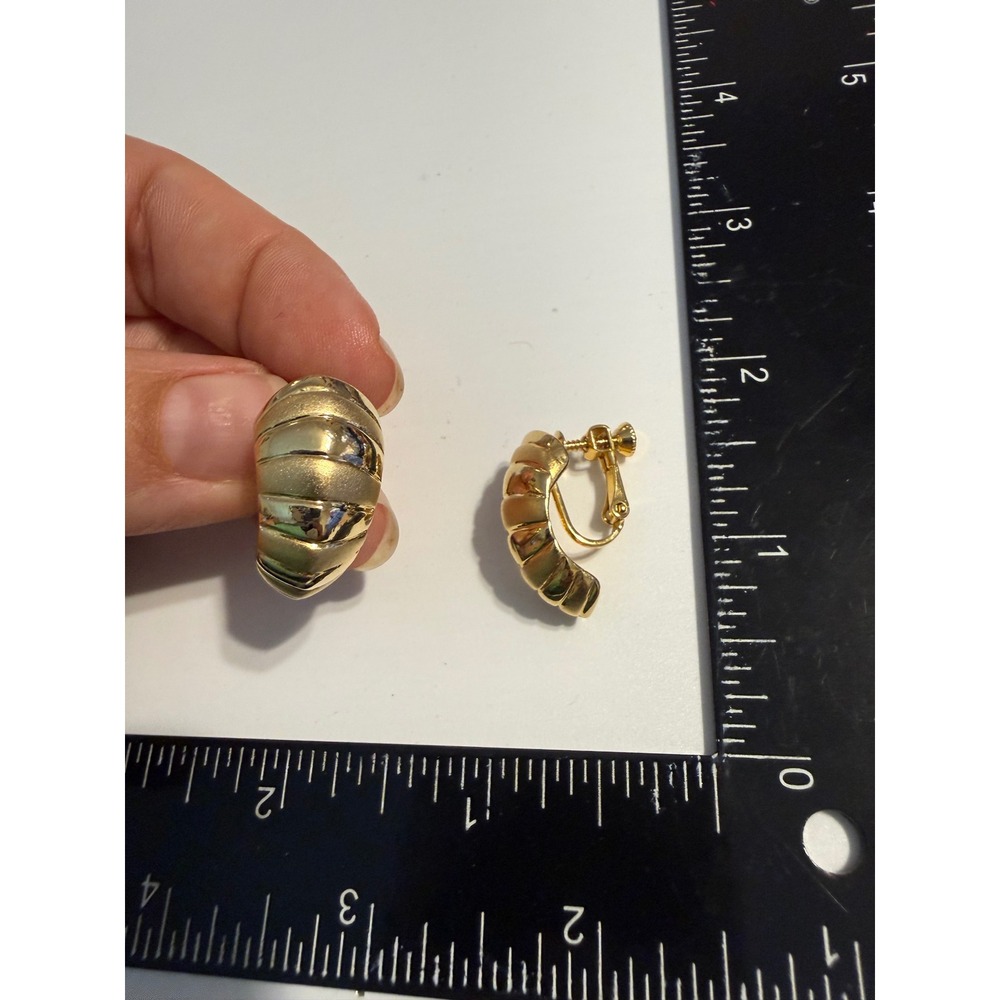 Napier Vintage Gold Toneβ Ribbed Shrimp Clip On Earrings Screw Back Chunky Hoop